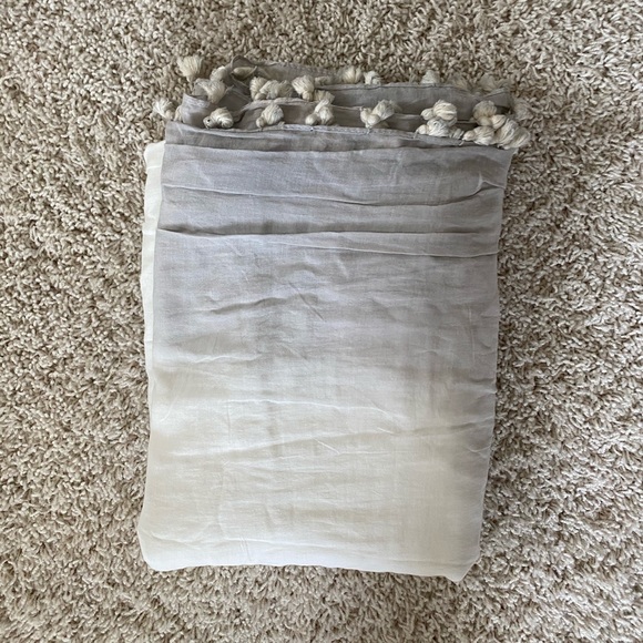 Accessories - White and grey ombré scarf